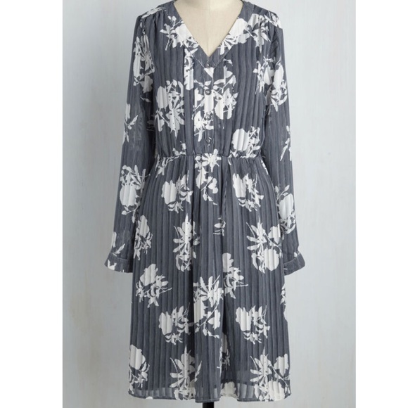 Sunny Girl Dresses & Skirts - ModCloth Navy Archivists Apprentice Blooms Dress L
